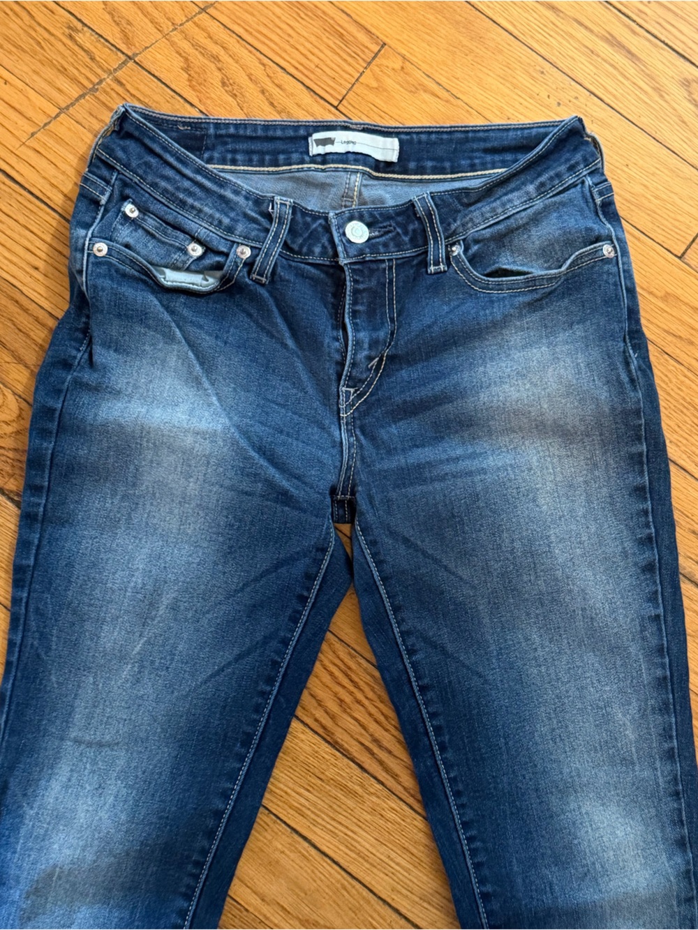 Levi's Women's Faded Dark Blue Skinny Jeans - Picture 3 of 9